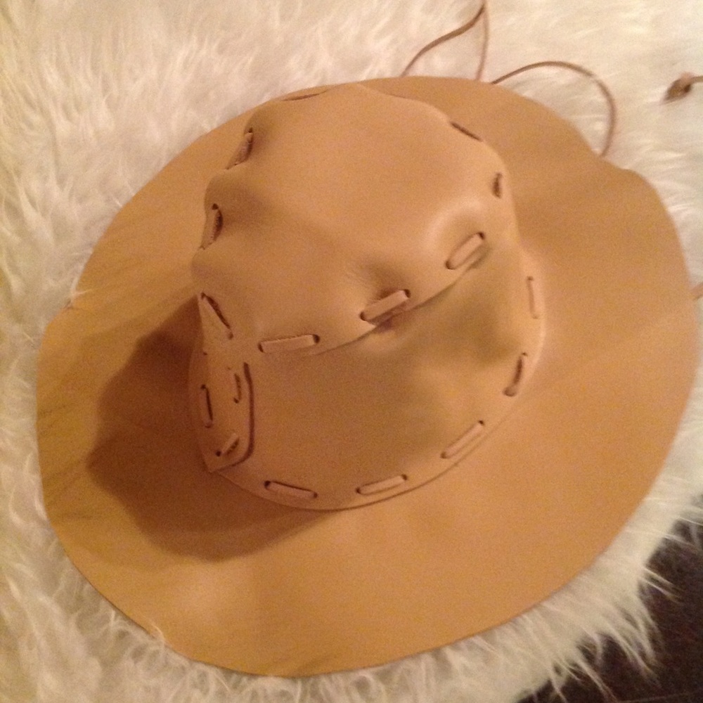 1LEFT !HOST PICK 🩷RARE LACK OF COLOR LEATHER hat - Picture 3 of 7